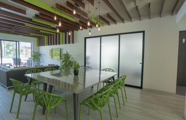 BEE Suites Santa Ana - Foto 52