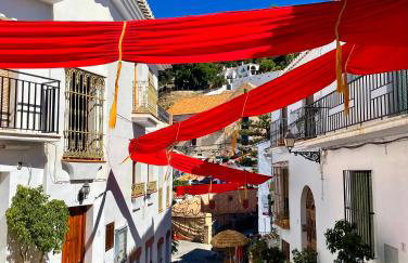 Cosy Andalusian Home with Roof Terrace in Town Centre - Photo 45