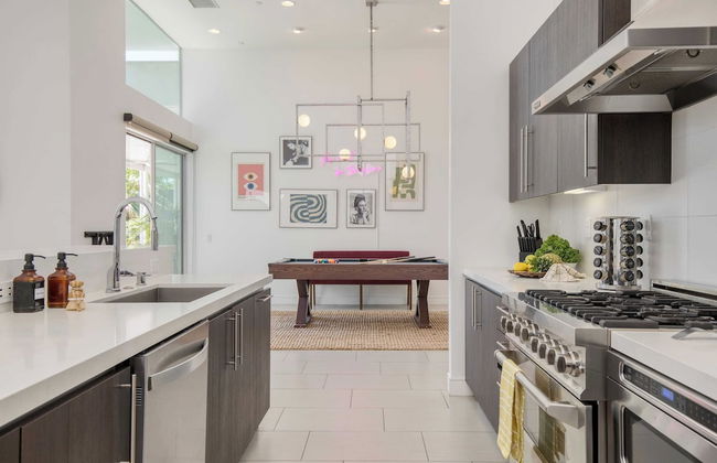 Sleeps 28! 2 Luxe Villas w/ Pool & Putting Green Polo Villas Nova by Avantstay - Foto 49