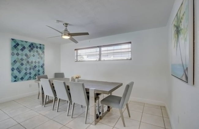 Riverfront King Bed Pool Nearby Beach - Foto 29