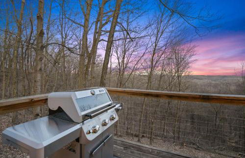 Hot tub, fireplace, fire pit, pool table, grill, EV, pets, HOA lake - Photo 4