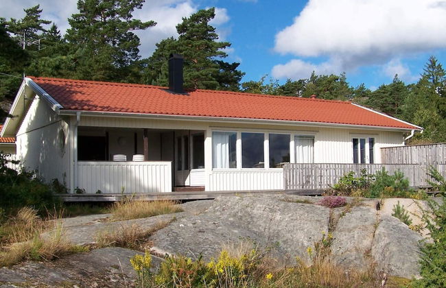 8 Person Holiday Home in Tanumshede - Photo 8