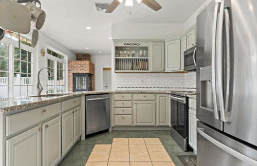 Entire Home in Narragansett - Photo 2