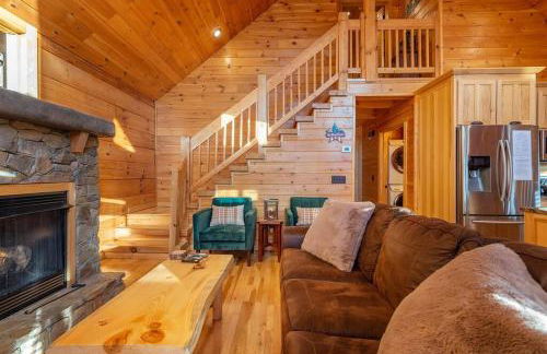 Fully Stocked Cabin Retreat w/ Game Room & Pond! - Foto 41