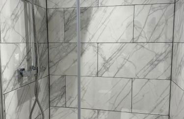 Adam Court Apartments - PE1 - Contractor Friendly - Choice of Studios or 1 Bed Apartments - Free Parking - Sofa Beds - Sky TV - Full Kitchen - Washer Dryer - WiFi - Foto 37