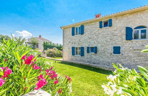 Villa Sterpazzi near Poreč with heated private pool, sea view, jacuzzi and sauna - Foto 62