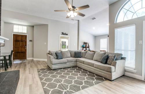 Family-Friendly Fun, Pool, Game Room, DFW Airport - Photo 4