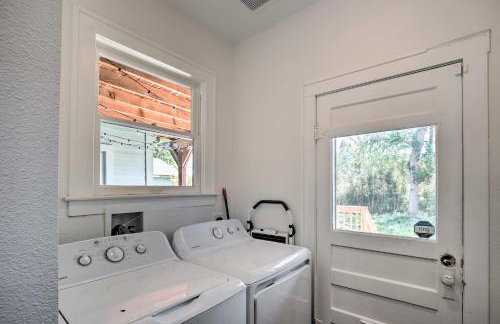 Historic Home with Yard Near St Marys Strip! - Foto 22