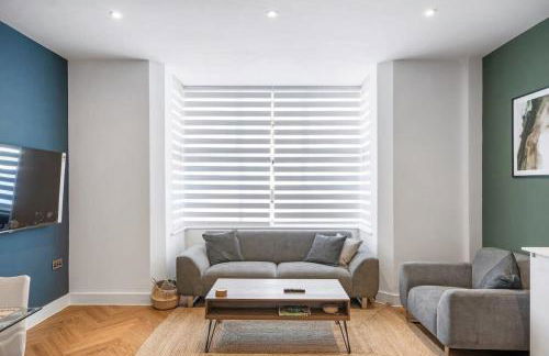 Stylish Apartment with Parking 2 Mins to Seafront - Foto 16