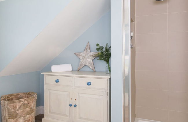 4BR Beach House Sleeps 10 - 5 Mins Walk to the Sea - Foto 35