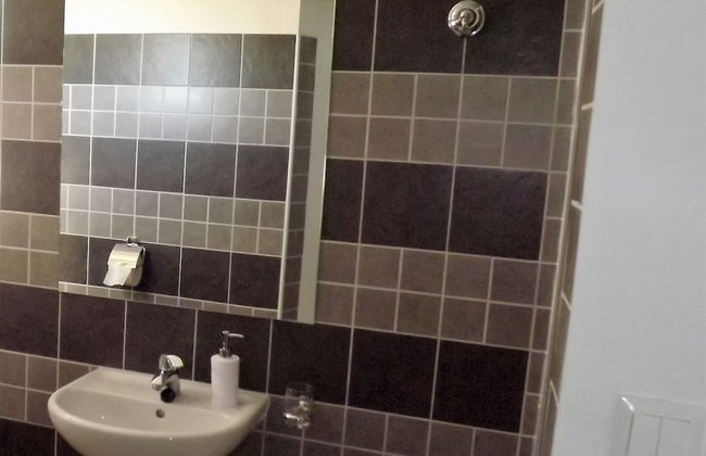 Inviting Apartment 14 Sleeps 3 Guests - Photo 7