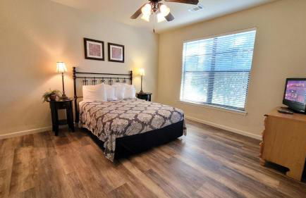 Pool view, 10 miles to Disney World, washer, dryer, kitchen, Wifi, two pools, ground level - Foto 14