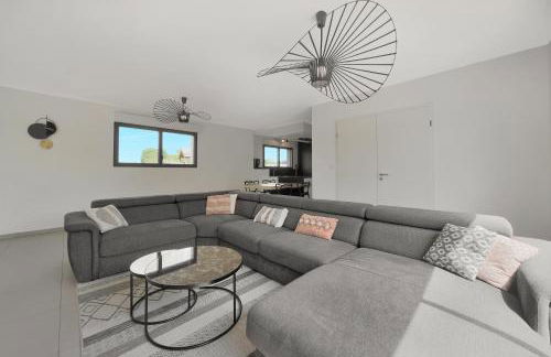 La Villa Sainghin - Piscine et Jacuzzi Privé - Foto 3