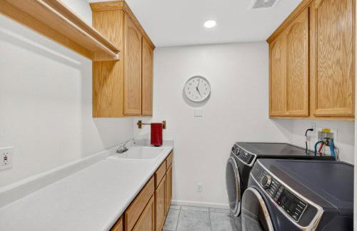 4BR Desert Oasis near Valley and Vegas - Foto 55