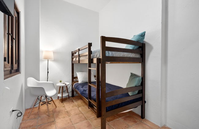 Otium Rentals Penthouse w 2 Terraces - Photo 11