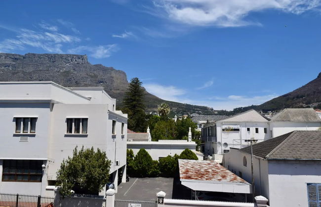 Vibrant and Safe 2 Bedroom Apartment - Photo 27