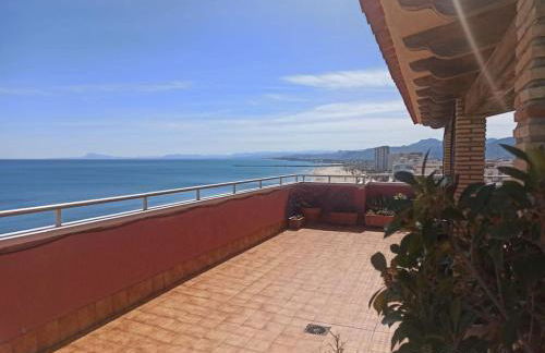 Espectacular terraza y vistas en 1a línea de playa - Foto 6