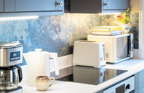 Stylish Retreat in Central Lyme Regis Sleeps 2 plus one - Photo 11