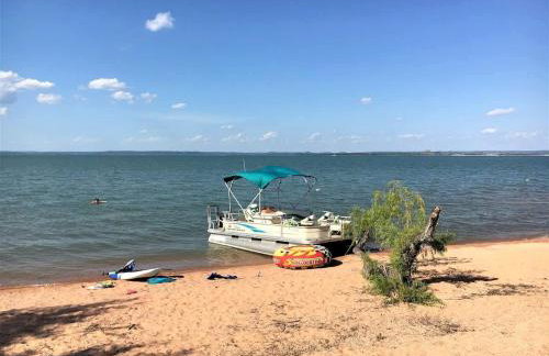 Serene Lakeview Cabin in Buchanan Dam with Firepit & Outdoor Relaxation in Buchanan Dam, Texas - Foto 17