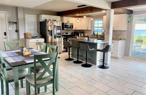 Cedar creek lake front home with Gorgeous Sunset - Foto 12