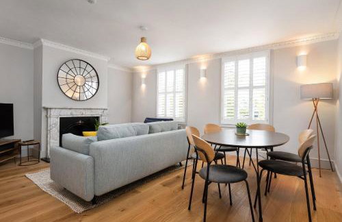 Period Henley 2 bed apt with parking for 1 car - Foto 1