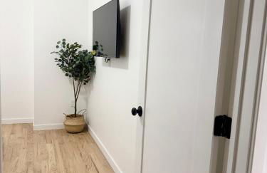 The Signature Modern Flat - Photo 9