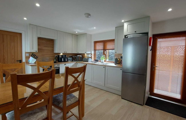 Meadow View Apartments are 2 and 3 bedroomed with private parking - Foto 69