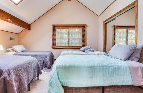 Love Lake Retreat with Hot Tub in New Richmond! - Foto 19