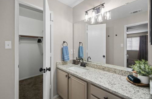 Modern Home Close to It All in DFW Texas! - Foto 25