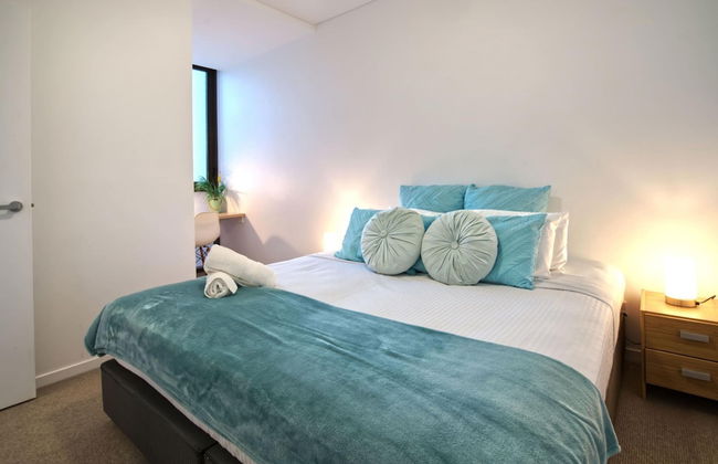 2BR Food Drink Hub Pool 2 Cars Gym Rooftop - Foto 28