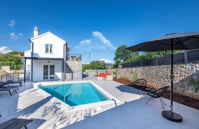 Luxury Krk Villa With Private Pool and Gardens - Photo 28