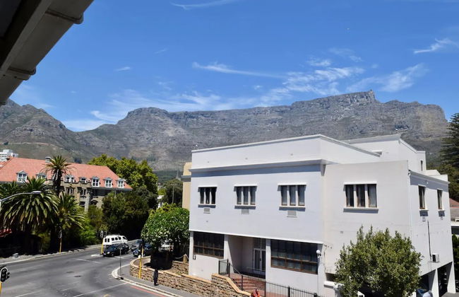 Vibrant and Safe 2 Bedroom Apartment - Photo 24