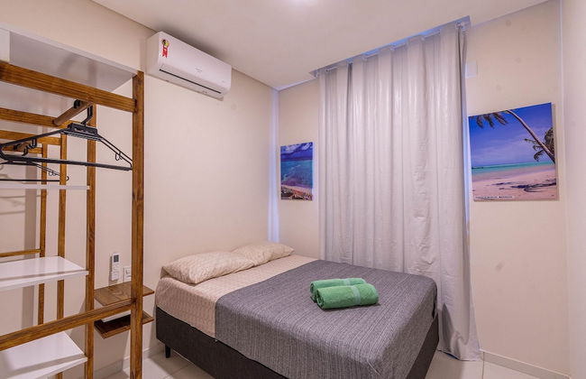 FLATS MAR'BELLA COM VARANDA, 100M PRAIA, PETFRIENDLY E ESTACIONAMENTO - Foto 2