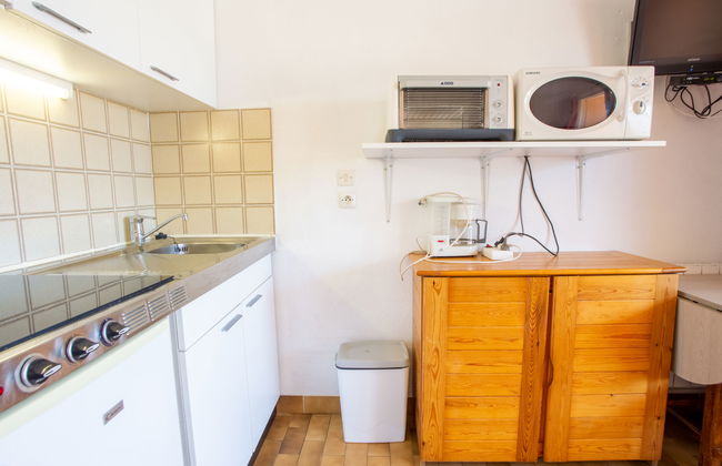 Apartment in Bormes-les-Mimosas with swimming pool and garden - Photo 9