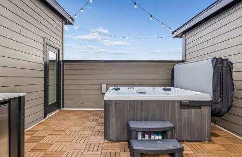 Modern Multi-Level Retreat with Rooftop Hot Tub - Foto 56