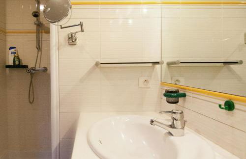 Spacious farmhouse with private heated pool in a rustic garden - Foto 23