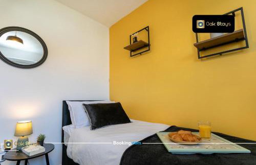 Quick Deals l 5 Bedroom l Sleeps 10 l Parking l Ideal for Groups l Oak Stays Short Lets & Serviced Accommodations - Foto 48