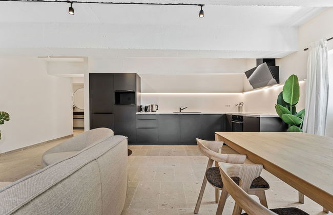 Clausen Charm Contemporary Retreat ID210 - Photo 23