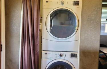 Entire 2br 2ba hilltop view home Sleeps 8 pets 4 acres Jacuzzi Central AC Kingbeds Office Free WiFi Parking Full Kitchen Refrigerator Washer Dryer Furnished Three 3 Large Sunset Dining Patios Grill Stovetop Oven Hiking Wildlife Firepit Quiet very Secluded - Foto 16