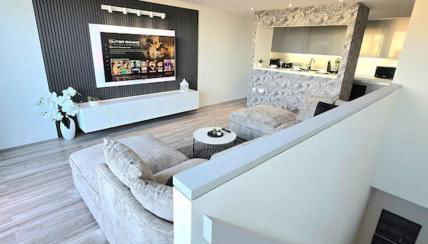 Modern Duplex Penthouse Panoramic Views & Parking - Foto 5