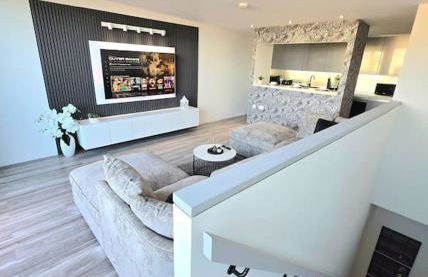 Modern Duplex Penthouse Panoramic Views & Parking - Foto 5