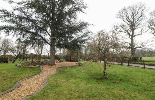 South Lodge - Longford Hall Farm Holiday Cottages - Photo 39