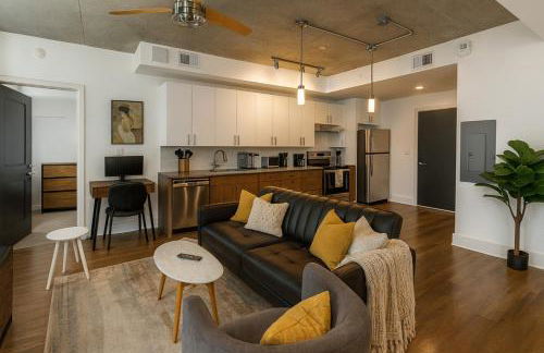 Trendy 3BR City Apt Pool and Ping Pong Fun - Foto 7