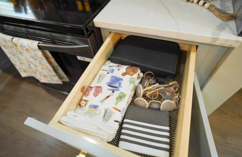 Modern Luxe Retreat -Heart of Chesterfield - Foto 41