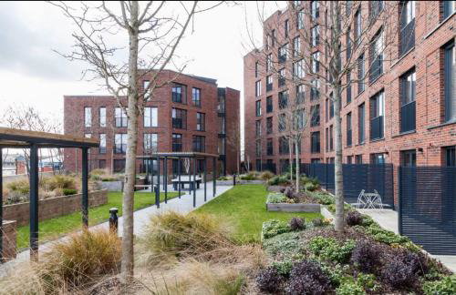 Jungle Luxe Retreat, 2Bed 2Bath Leeds, Center & Stadium - Foto 41