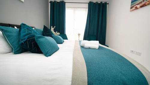 Milton Keynes new 5-Bedrooms 14guests Contractor family holiday Free Parking - Foto 4