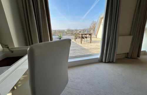 HM112 Penthouse Apartment with Lake View & free Spa Access- Lower Mill Estate Cotswolds - Foto 12