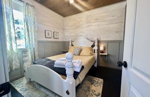 The Roost Farmhaus on 20 acres, hill country view, firepit, swimming hole - Photo 18