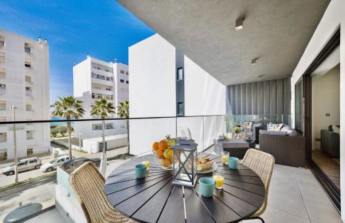 Bright Modern Beachside Apartment with Pool & Seaview - Foto 20