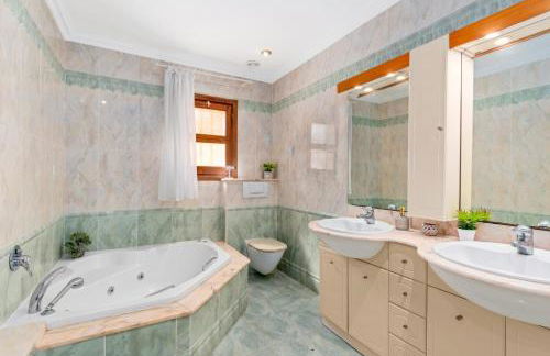 Villa Cruz - PlusHolidays - Photo 35